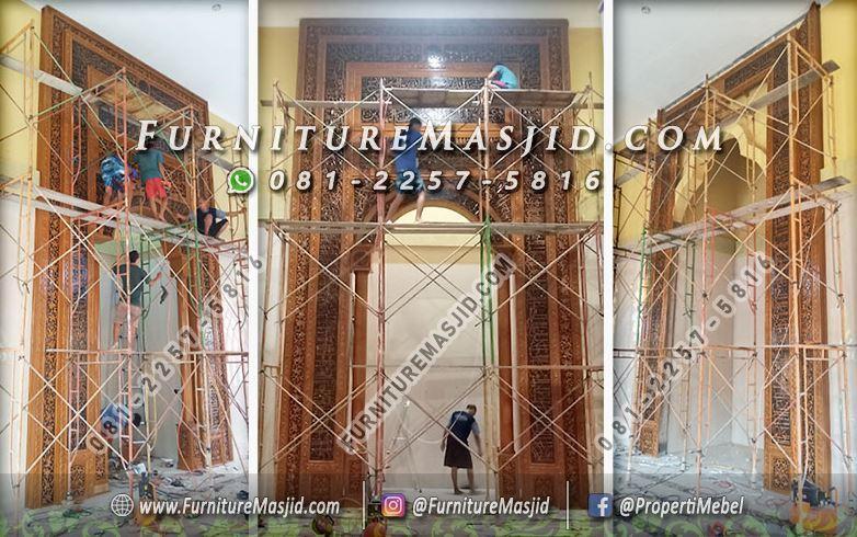 Pengrajin Mihrab Masjid Kaligrafi Kayu Jati